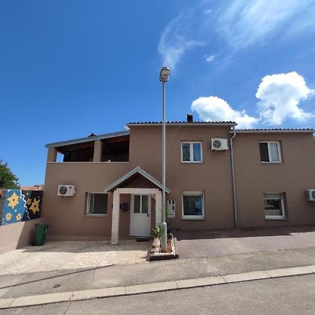 Apartmani Amans Пула Экстерьер фото