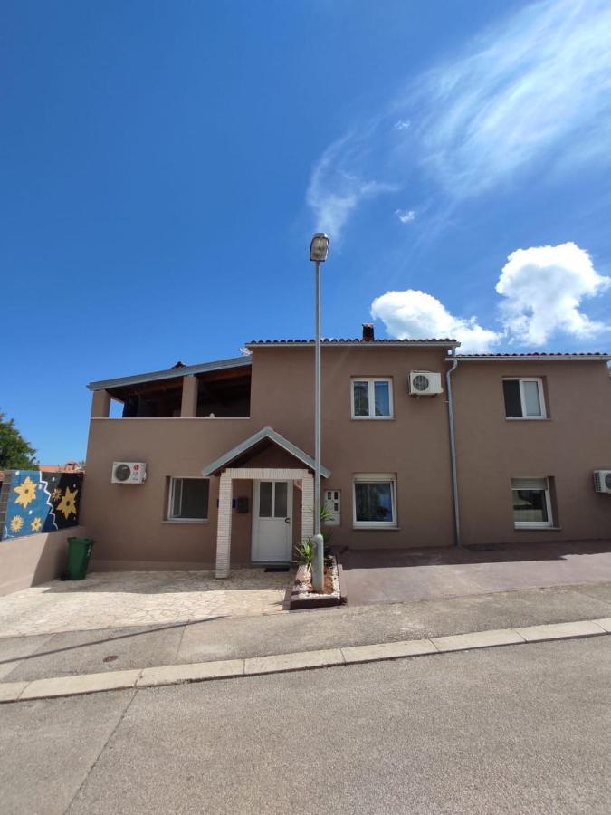 Apartmani Amans Пула Экстерьер фото